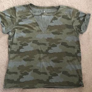 American Eagle soft camo cut out shirt!